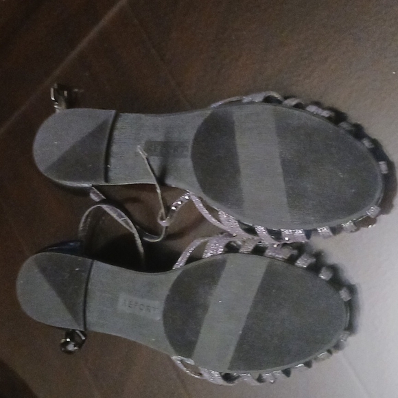 Report sz 7 sandals. - Picture 5 of 5